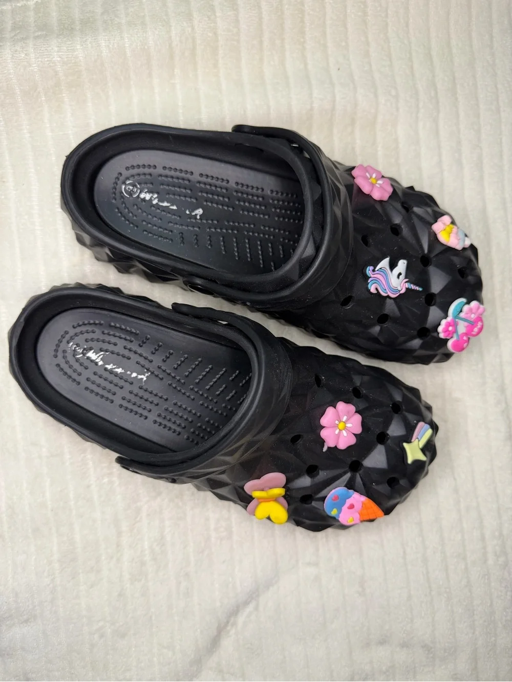 Crocs Black Textured Clog Sandals with Charms - Size 40 / US 9